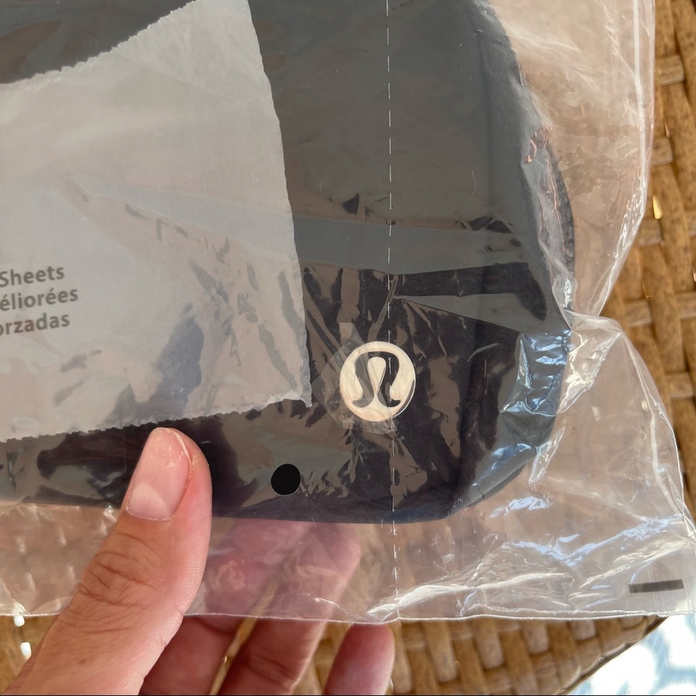 NEW Lululemon Everywhere Belt Bag Black One Size NWT - Picture 3 of 6